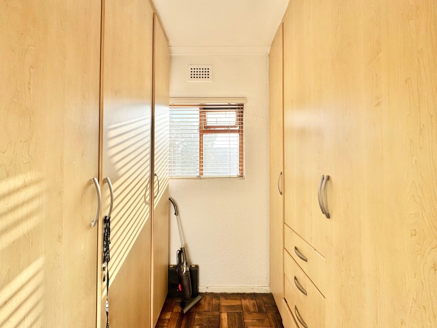 1 Bedroom Property for Sale in Kenilworth Western Cape
